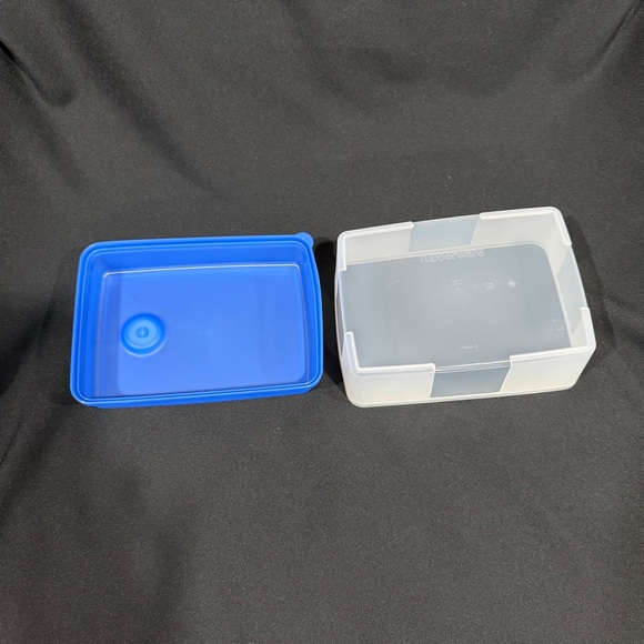 NEW!  Tupperware FreezeSmart Blue Seal Rectangular Container - Picture 4 of 7